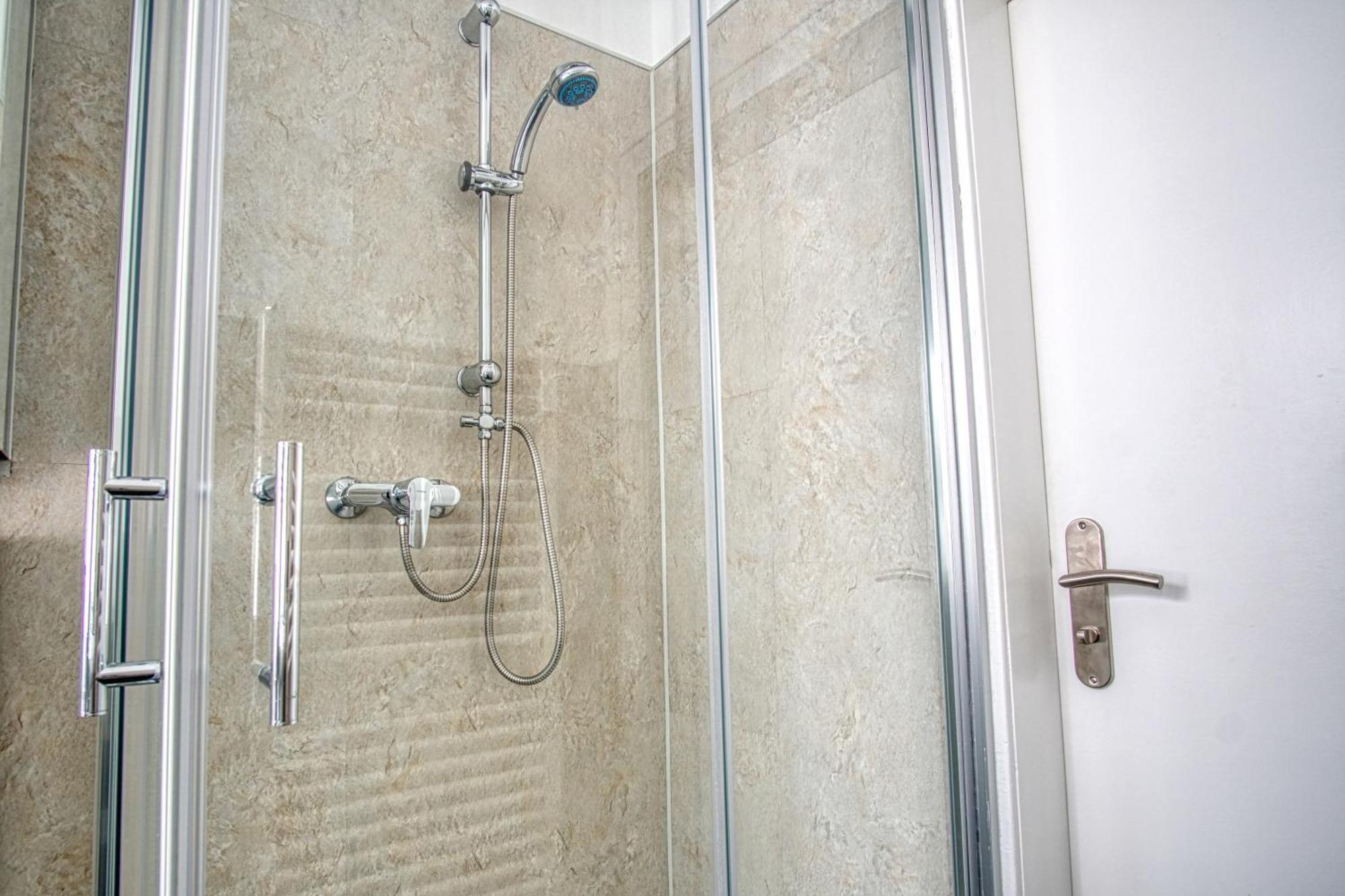 Homefy Sleep & Relax Apartment - Free Parking - Top Location Есен Екстериор снимка