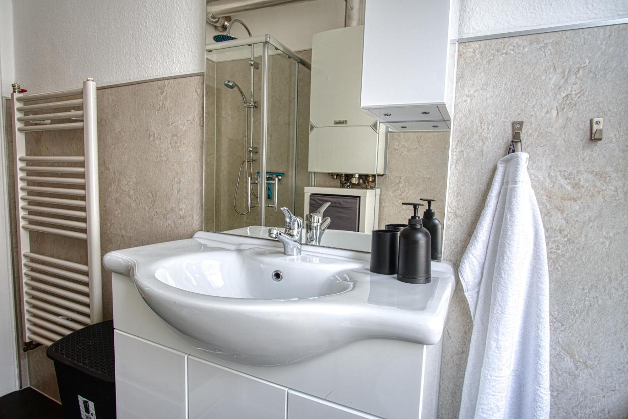 Homefy Sleep & Relax Apartment - Free Parking - Top Location Есен Екстериор снимка